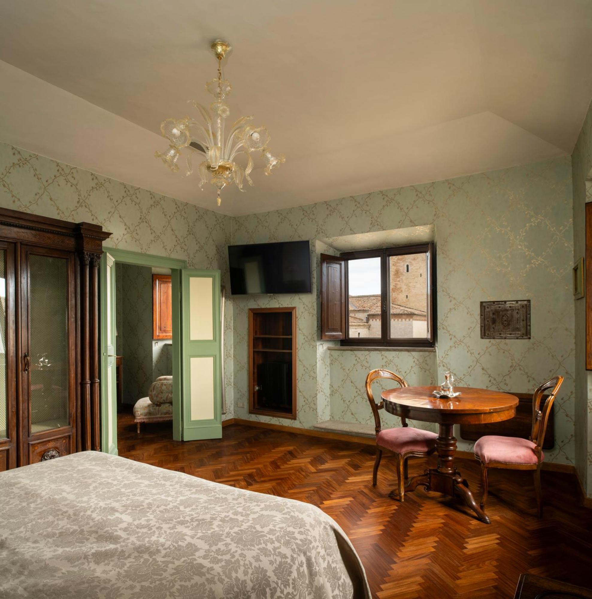 Palazzo Fiorenzi - Dimora Storica Озимо Екстериор снимка